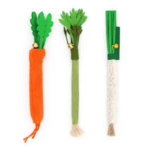 Peluche en forme de légume avec stick de matatabi pour chat